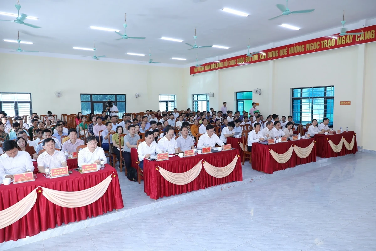 Bí thư Tỉnh ủy, Trưởng Đoàn ĐBQH tỉnh Lê Đức Thái tiếp xúc cử tri xã Ngọc Trạo: Chuyển mạnh từ tư duy thụ hưởng sang chủ động kiến tạo phát triển