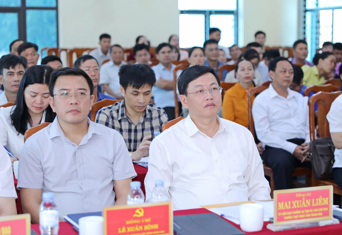 Bí thư Tỉnh ủy, Trưởng Đoàn ĐBQH tỉnh Lê Đức Thái tiếp xúc cử tri xã Ngọc Trạo: Chuyển mạnh từ tư duy thụ hưởng sang chủ động kiến tạo phát triển