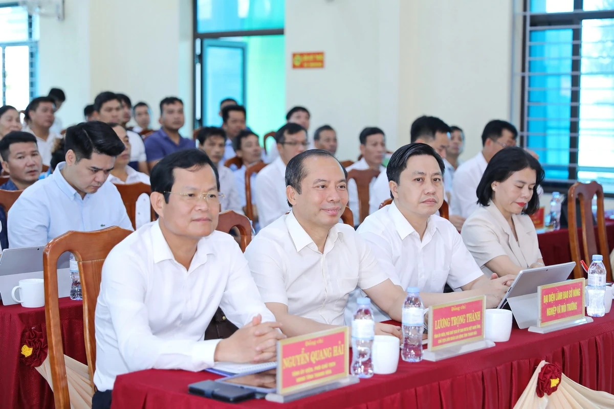 Bí thư Tỉnh ủy, Trưởng Đoàn ĐBQH tỉnh Lê Đức Thái tiếp xúc cử tri xã Ngọc Trạo: Chuyển mạnh từ tư duy thụ hưởng sang chủ động kiến tạo phát triển