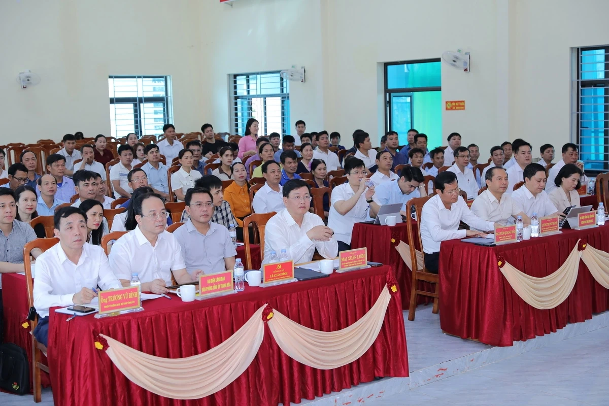 Bí thư Tỉnh ủy, Trưởng Đoàn ĐBQH tỉnh Lê Đức Thái tiếp xúc cử tri xã Ngọc Trạo: Chuyển mạnh từ tư duy thụ hưởng sang chủ động kiến tạo phát triển