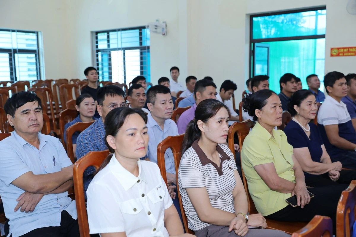 Bí thư Tỉnh ủy, Trưởng Đoàn ĐBQH tỉnh Lê Đức Thái tiếp xúc cử tri xã Ngọc Trạo: Chuyển mạnh từ tư duy thụ hưởng sang chủ động kiến tạo phát triển