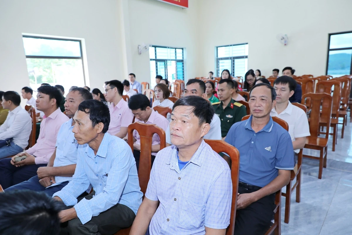 Bí thư Tỉnh ủy, Trưởng Đoàn ĐBQH tỉnh Lê Đức Thái tiếp xúc cử tri xã Ngọc Trạo: Chuyển mạnh từ tư duy thụ hưởng sang chủ động kiến tạo phát triển