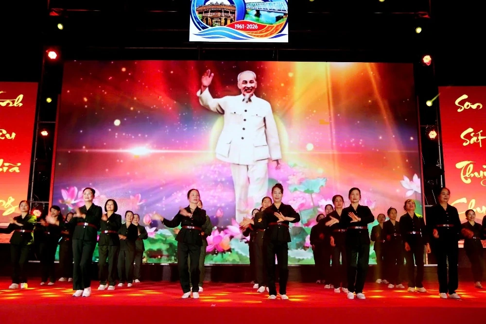 Phụ nữ phường Hạc Thành giao lưu văn nghệ kỷ niệm các ngày lễ lớn