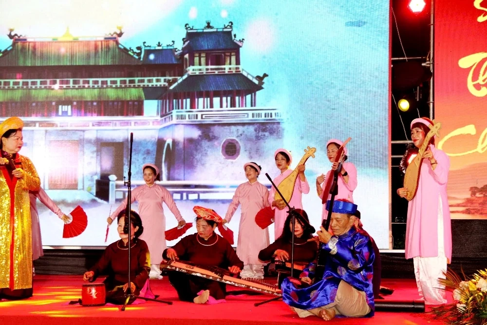 Phụ nữ phường Hạc Thành giao lưu văn nghệ kỷ niệm các ngày lễ lớn