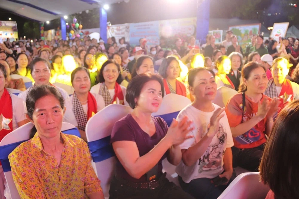 Phụ nữ phường Hạc Thành giao lưu văn nghệ kỷ niệm các ngày lễ lớn