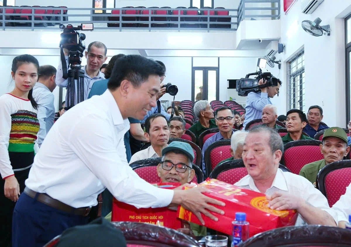 Phó Chủ tịch Quốc hội Nguyễn Doãn Anh tiếp xúc cử tri 44 xã trên địa bàn tỉnh Thanh Hóa