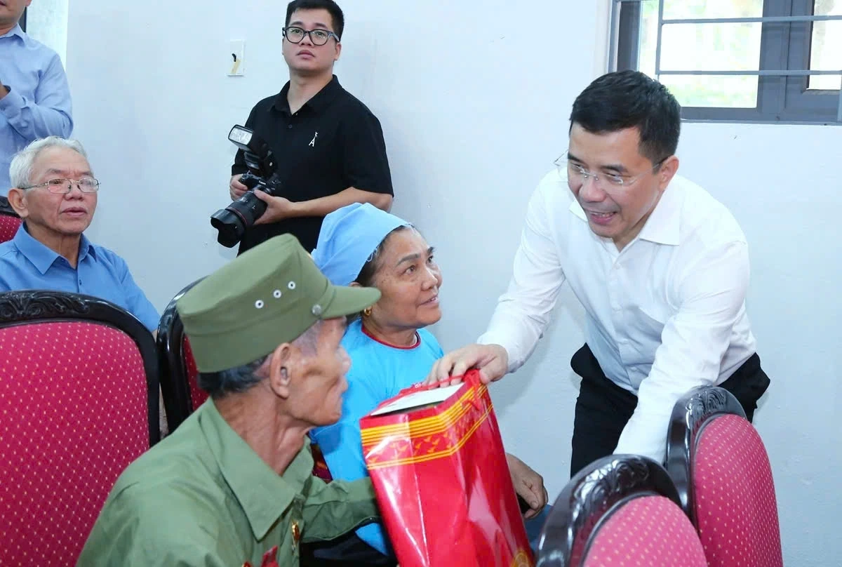 Phó Chủ tịch Quốc hội Nguyễn Doãn Anh tiếp xúc cử tri 44 xã trên địa bàn tỉnh Thanh Hóa