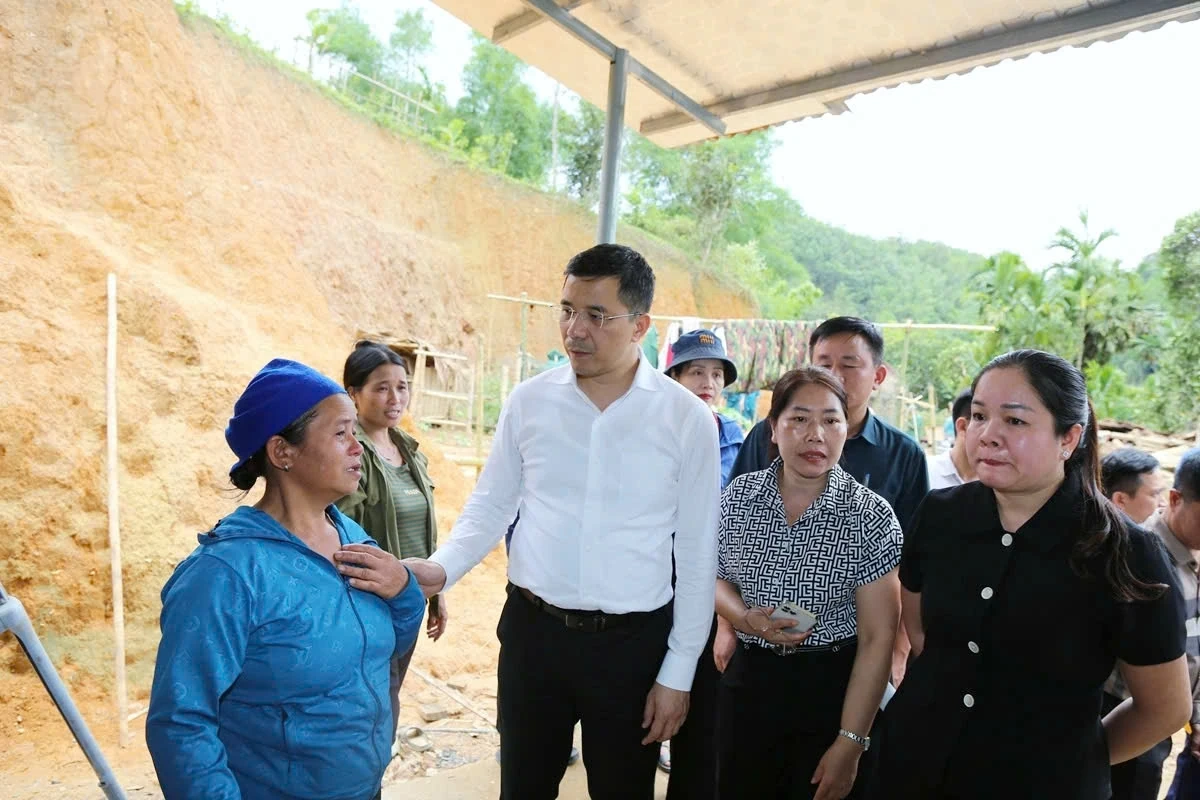 Huy động tối đa lực lượng và phương tiện, kịp thời hỗ trợ các hộ dân gặp thiên tai