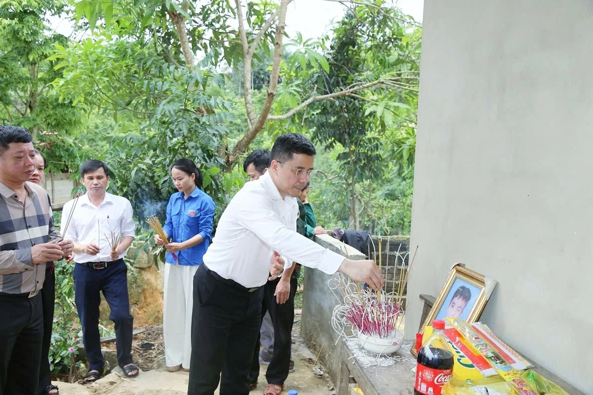 Huy động tối đa lực lượng và phương tiện, kịp thời hỗ trợ các hộ dân gặp thiên tai