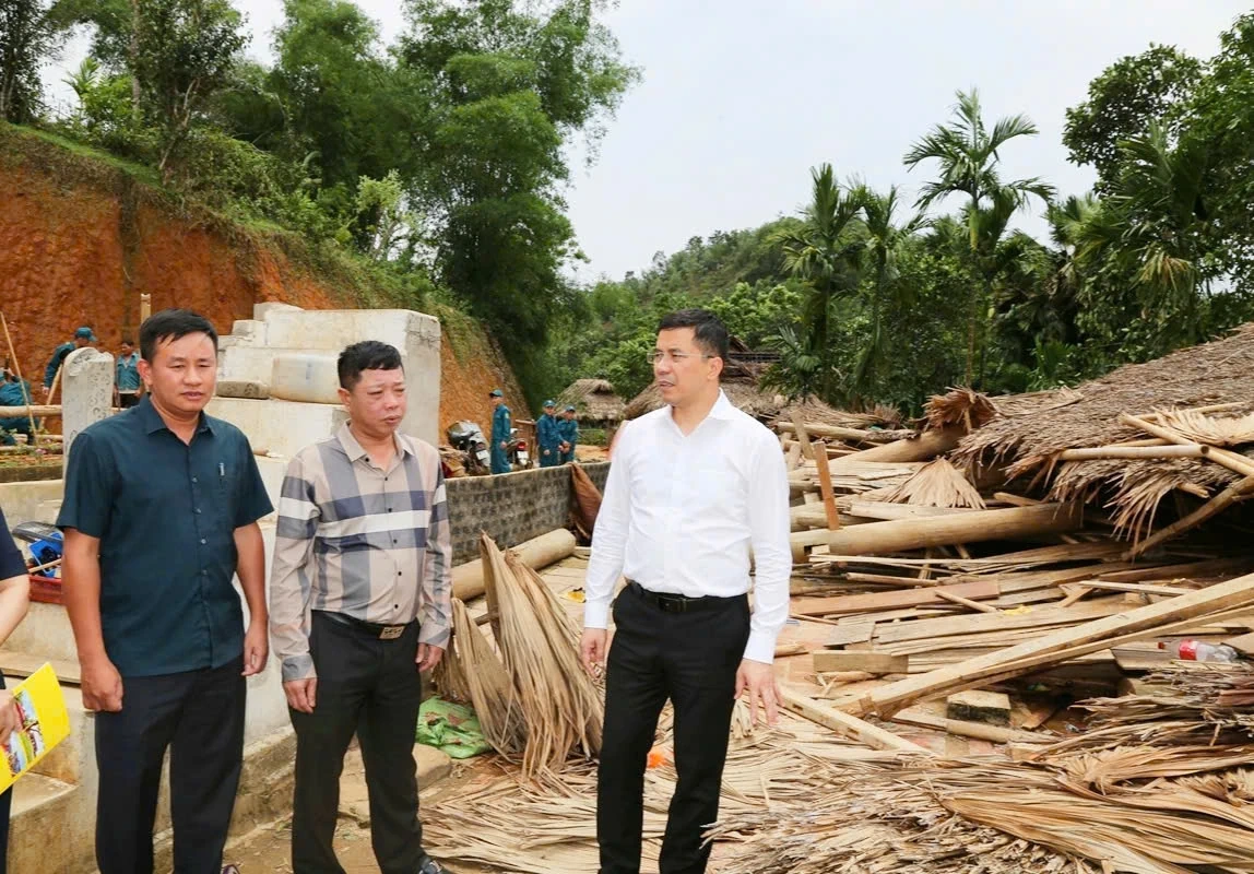 Huy động tối đa lực lượng và phương tiện, kịp thời hỗ trợ các hộ dân gặp thiên tai