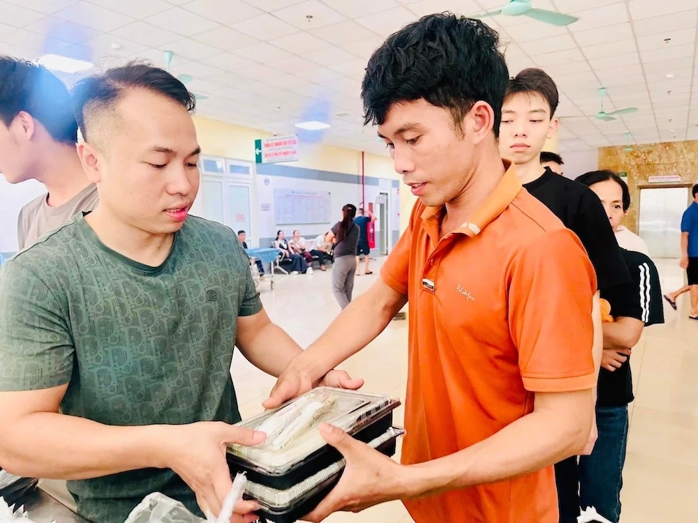 Lan tỏa yêu thương đến người bệnh trong kỳ nghỉ lễ