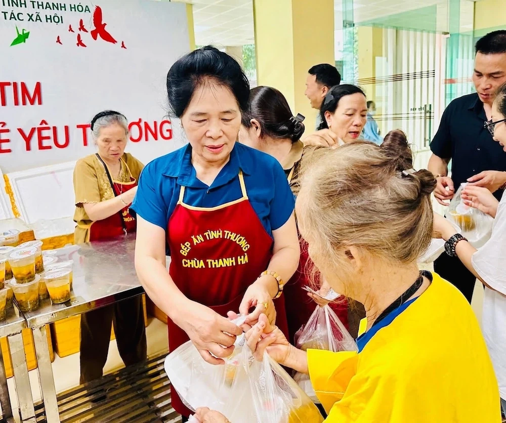 Lan tỏa yêu thương đến người bệnh trong kỳ nghỉ lễ