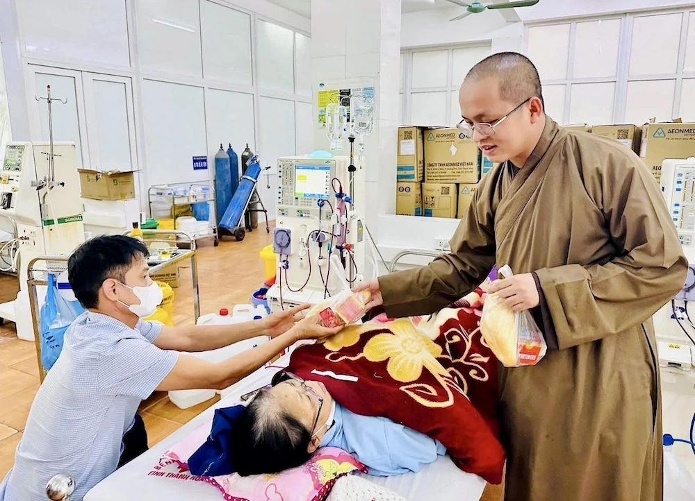 Lan tỏa yêu thương đến người bệnh trong kỳ nghỉ lễ