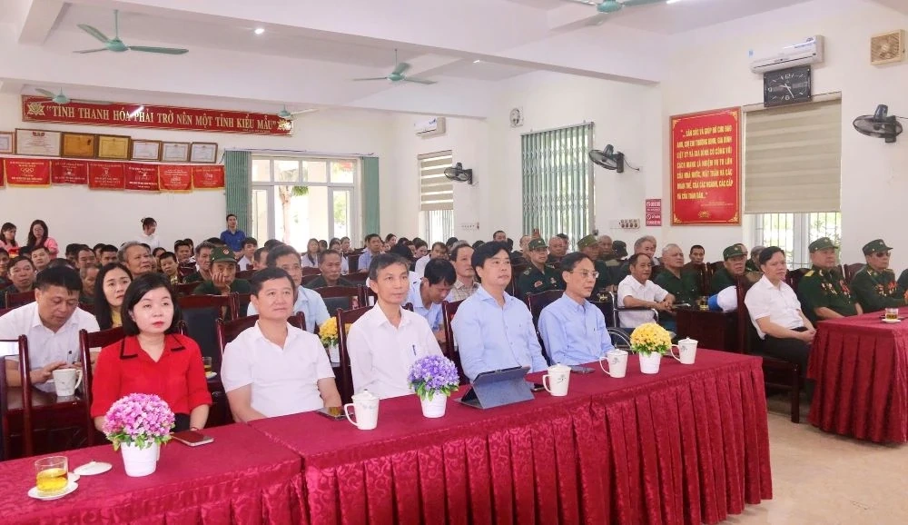 Trao quà của Tổng Bí thư, Chủ tịch nước cho người có công tại Trung tâm Nuôi dưỡng, điều dưỡng người có công Thanh Hóa