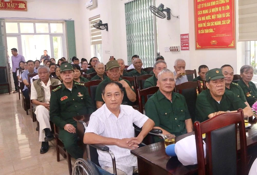 Trao quà của Tổng Bí thư, Chủ tịch nước cho người có công tại Trung tâm Nuôi dưỡng, điều dưỡng người có công Thanh Hóa