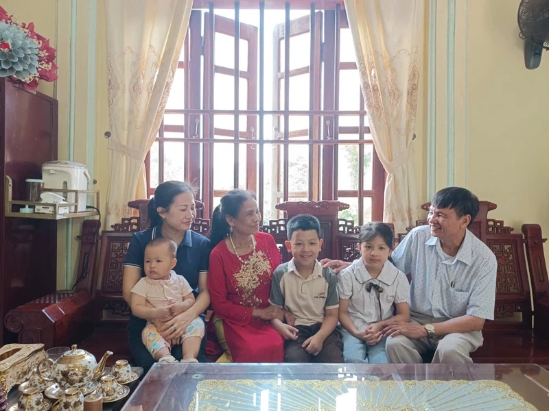 “Giữ lửa” gia đình trong thời đại số