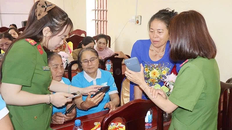 Đưa công nghệ số đến gần người dân