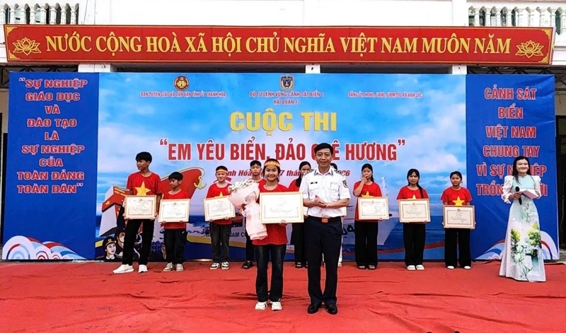 Bồi đắp tình yêu biển đảo quê hương cho thế hệ trẻ