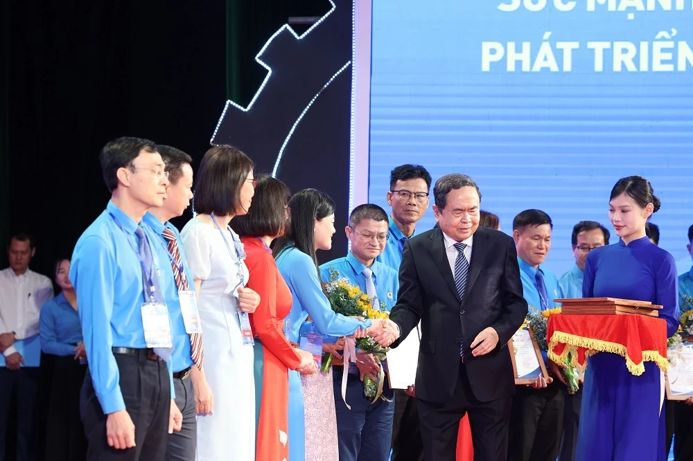 “Thủ lĩnh” Công đoàn Dược phẩm Tâm Bình được vinh danh Chủ tịch Công đoàn xuất sắc toàn quốc