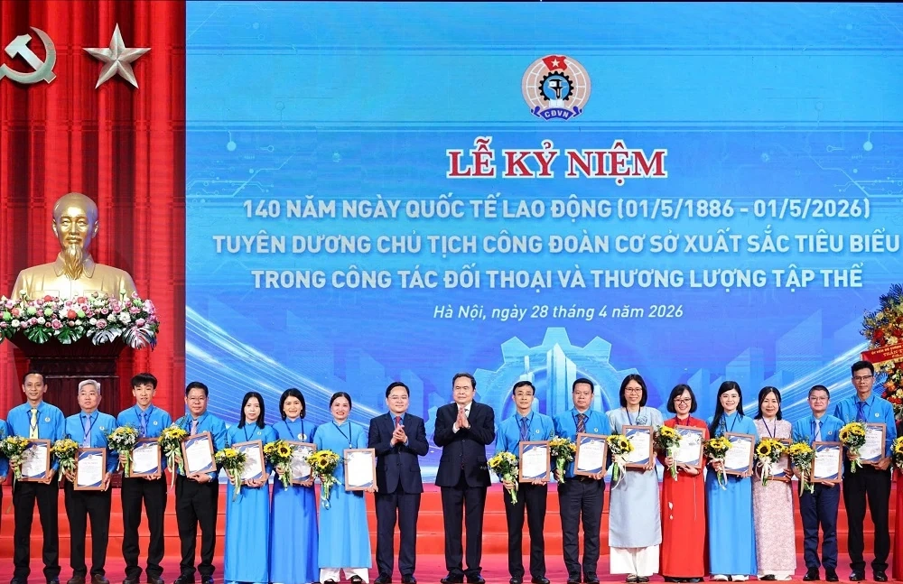 “Thủ lĩnh” Công đoàn Dược phẩm Tâm Bình được vinh danh Chủ tịch Công đoàn xuất sắc toàn quốc