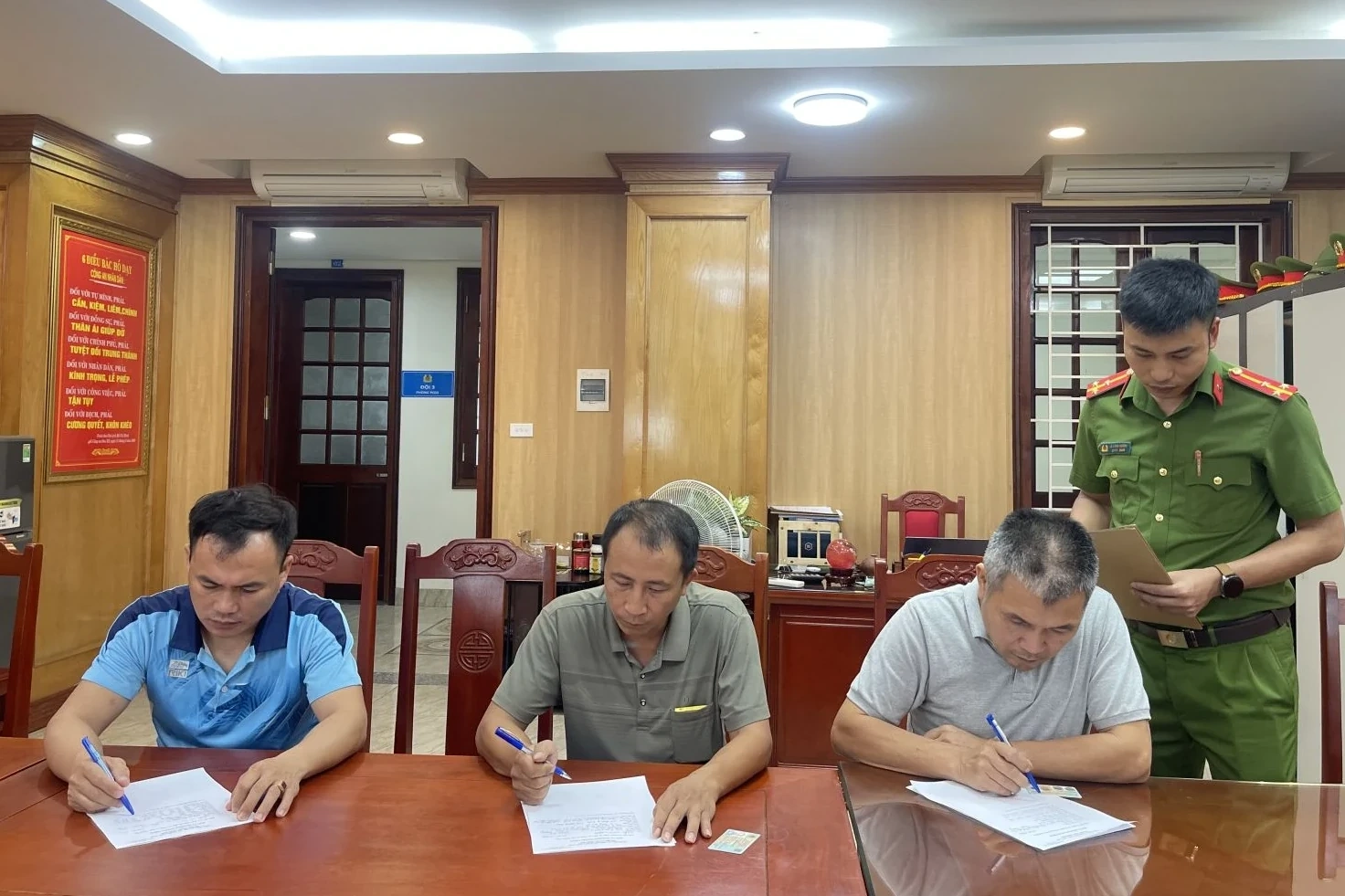 Rủ nhau khai thác đất bán kiếm lời, 3 đối tượng bị khởi tố