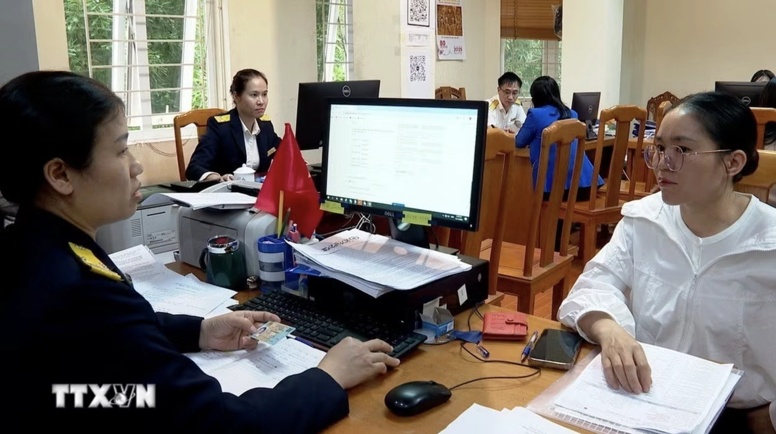 Chính thức nâng ngưỡng chịu thuế với hộ kinh doanh lên 1 tỷ đồng/năm