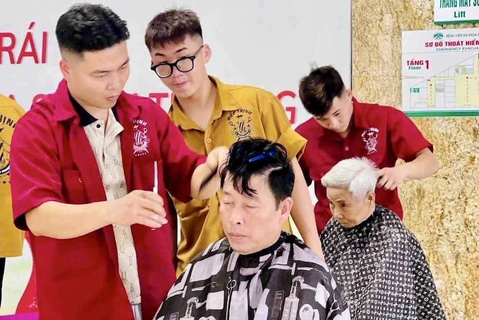 Lan tỏa yêu thương đến người bệnh trong kỳ nghỉ lễ