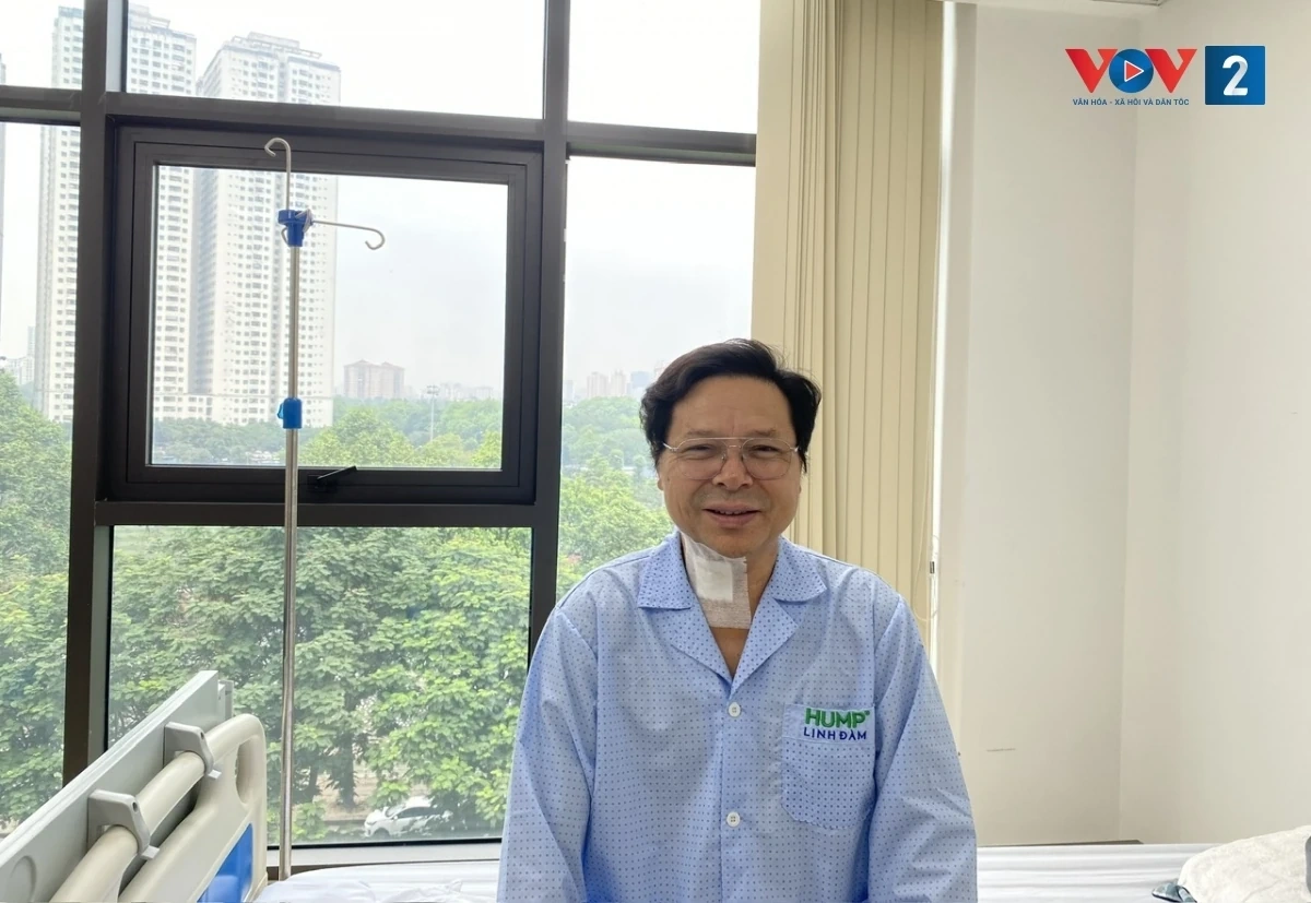 Thói quen cúi đầu kéo dài và những hệ lụy