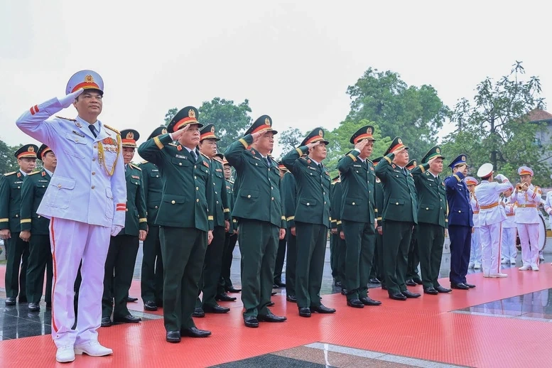 Lãnh đạo Đảng, Nhà nước vào Lăng viếng Chủ tịch Hồ Chí Minh nhân kỷ niệm 51 năm Ngày giải phóng miền Nam, thống nhất đất nước