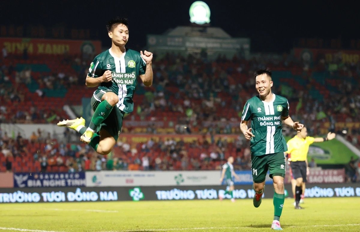 Đồng Nai rộng cửa thăng hạng V.League; Arteta gửi thông điệp đầy thách thức tới Pep