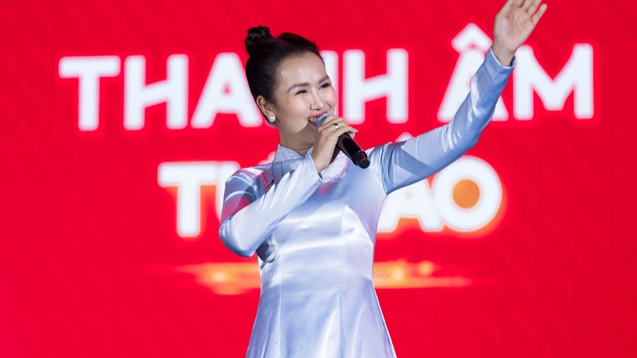 Sắc đỏ tháng Tư lan tỏa trong trường học