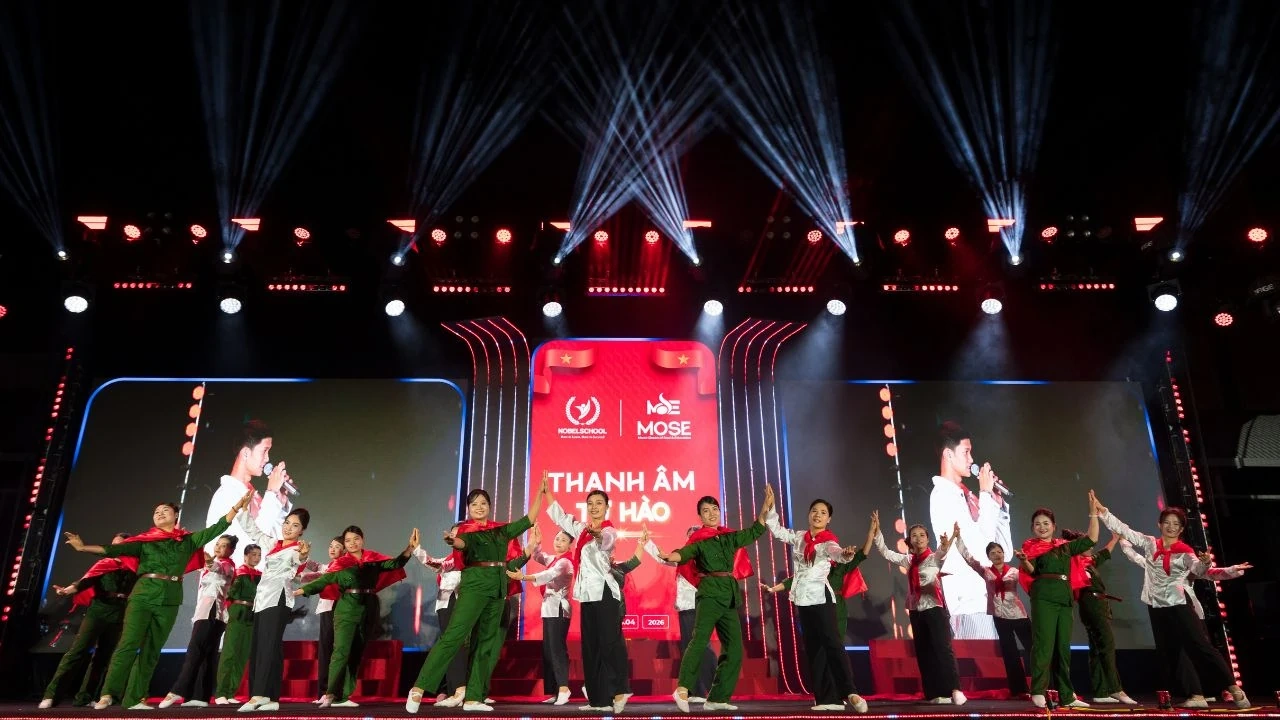 Sắc đỏ tháng Tư lan tỏa trong trường học