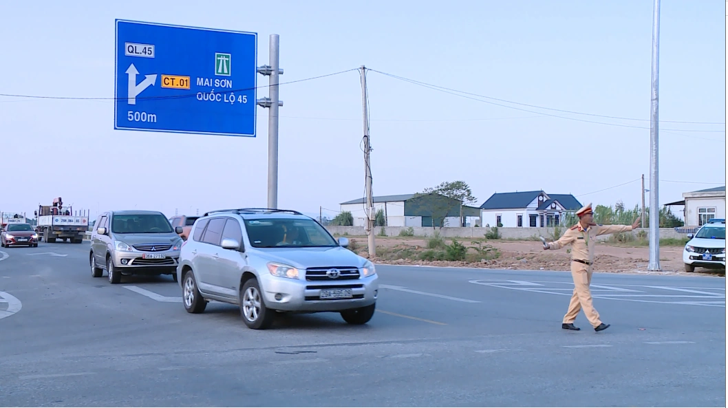Duy trì chế độ ứng trực tại điểm “nóng” giao thông trên cao tốc