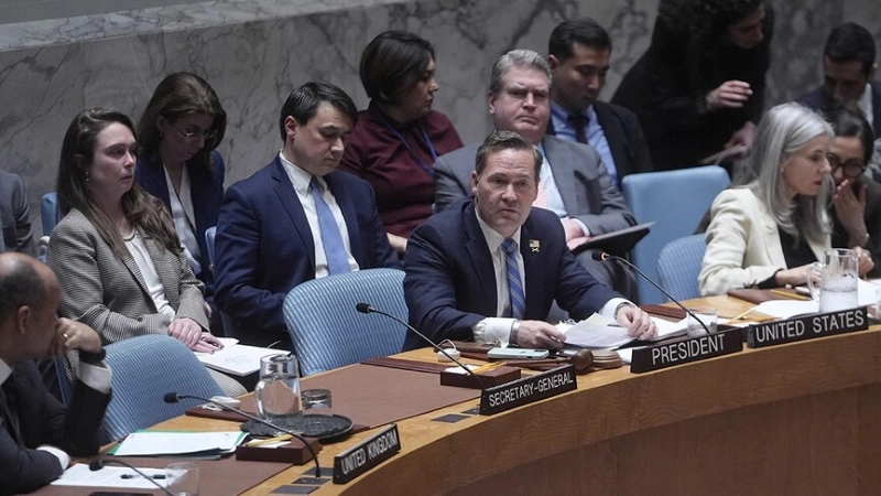 Mỹ tiếp tục chặn tàu đi vào cảng Iran