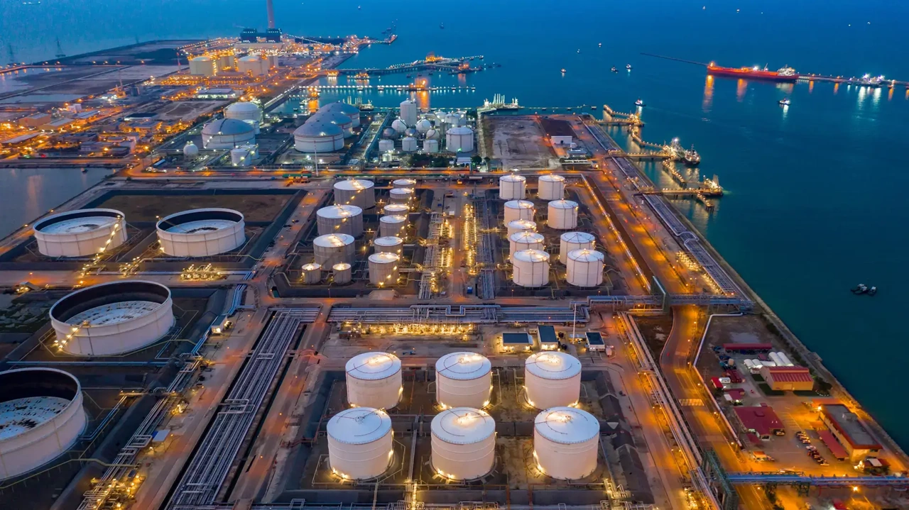 Quyết định của UAE - Thách thức với OPEC