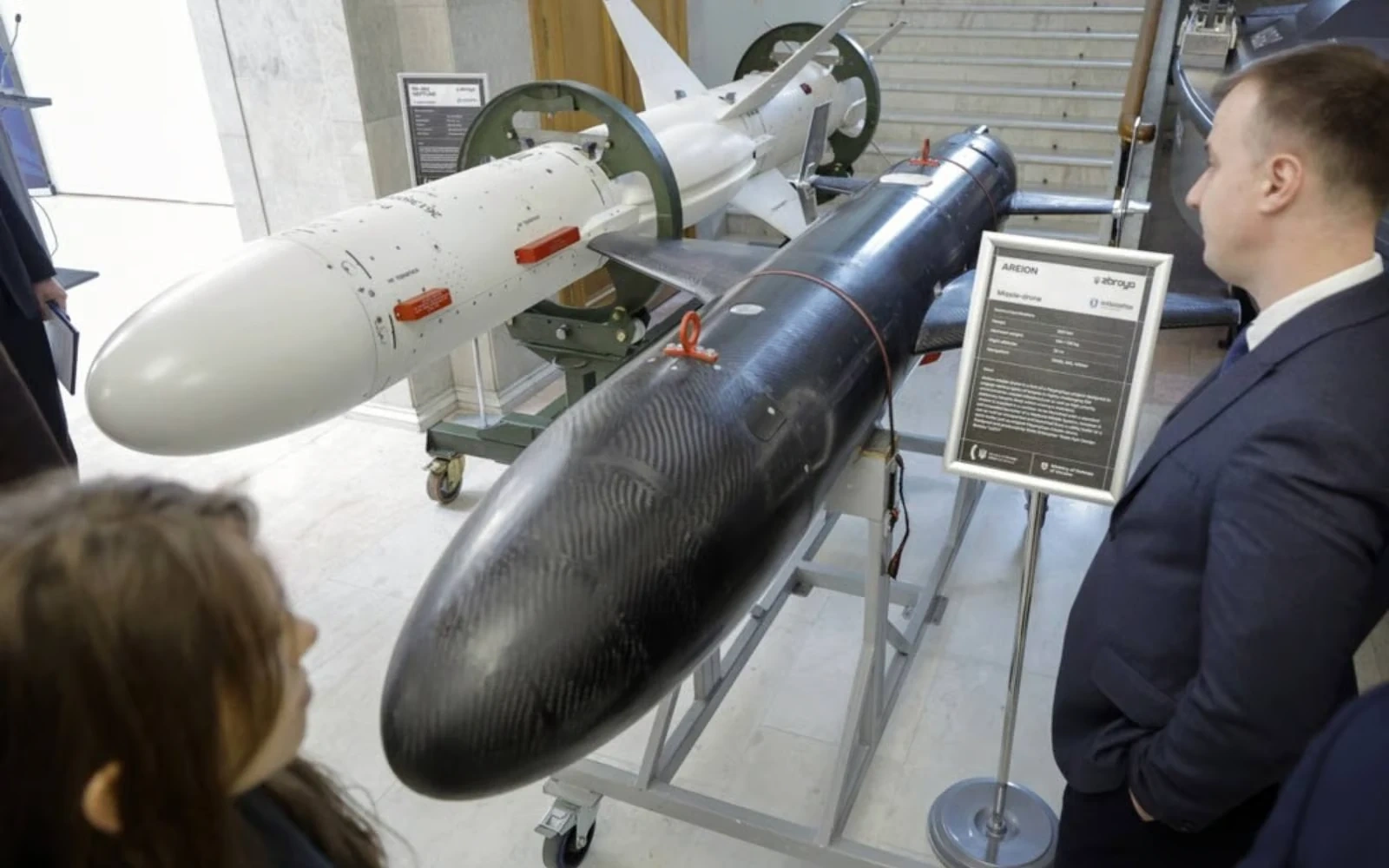 Chi tiêu quân sự toàn cầu tăng lên mức kỷ lục 2.890 tỷ USD