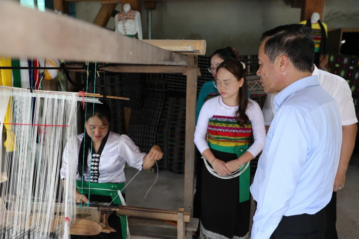 Bí thư Tỉnh ủy Lê Đức Thái thăm, kiểm tra tình hình thực hiện nhiệm vụ tại các xã vùng cao biên giới
