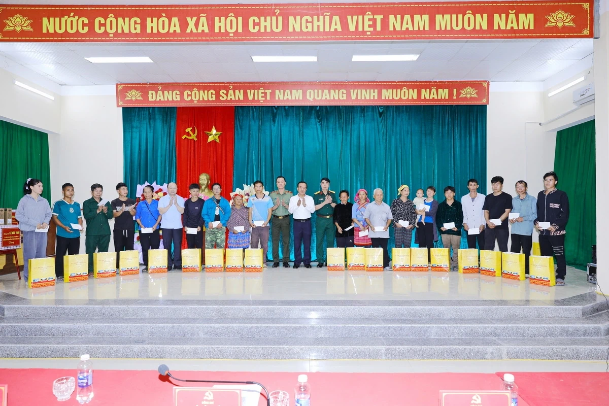 Bí thư Tỉnh ủy Lê Đức Thái kiểm tra tình hình đời sống và việc thực hiện nhiệm vụ của cấp ủy, chính quyền, lực lượng vũ trang vùng cao biên giới
