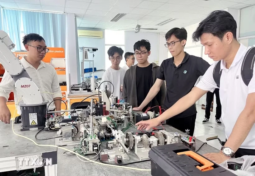Rà soát, điều chỉnh chương trình đào tạo lĩnh vực công nghệ chiến lược