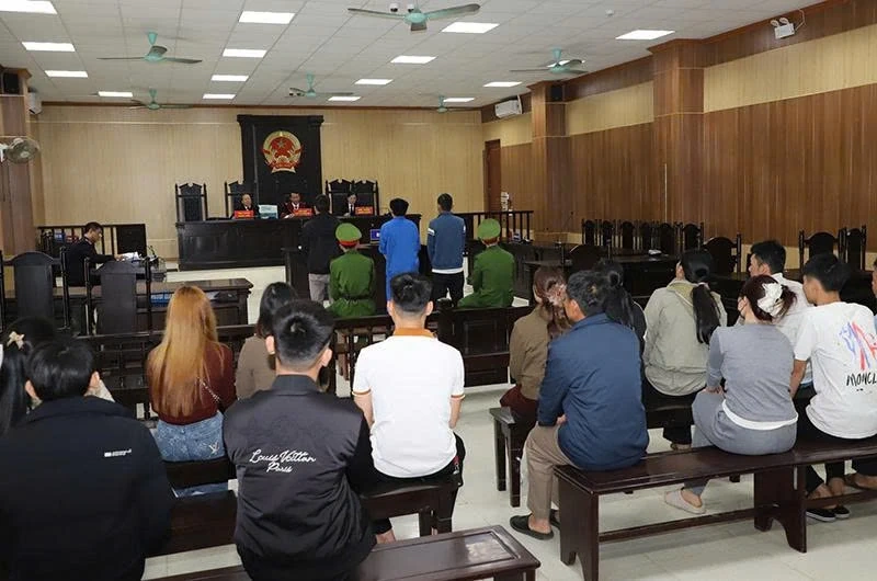 Trường hợp nào sử dụng dao sắc, nhọn bị coi là sử dụng trái phép vũ khí quân dụng