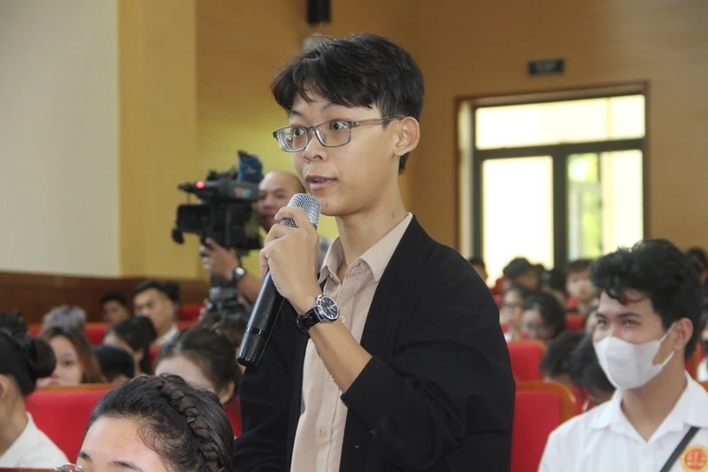 Diễn đàn hướng nghiệp “Chọn việc hay chọn nghề - Chiến lược thích ứng cho sinh viên trong kỷ nghuyên AI”