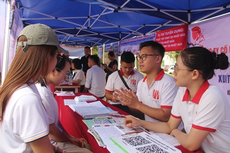 39 doanh nghiệp tham gia Ngày hội việc làm Trường Đại học Hồng Đức