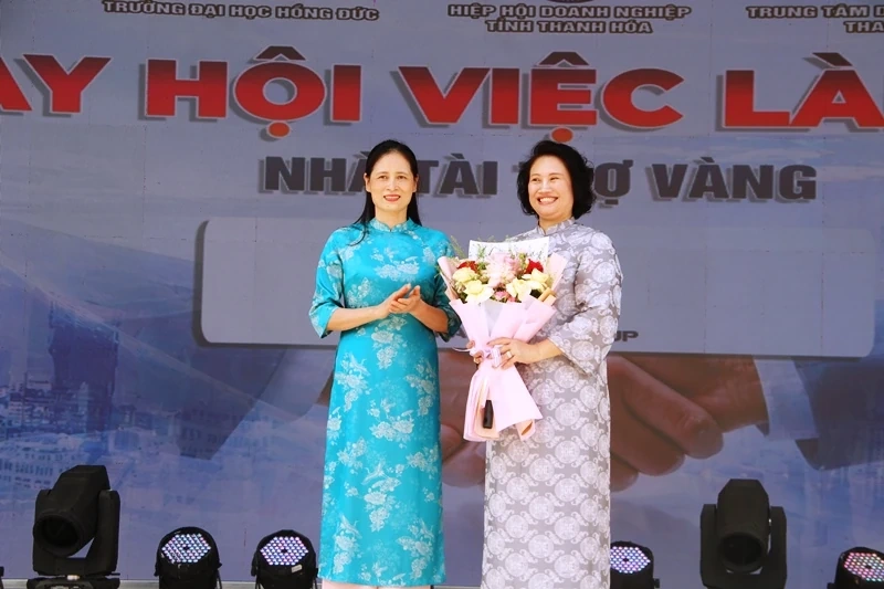 39 doanh nghiệp tham gia Ngày hội việc làm Trường Đại học Hồng Đức