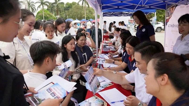 39 doanh nghiệp tham gia Ngày hội việc làm Trường Đại học Hồng Đức