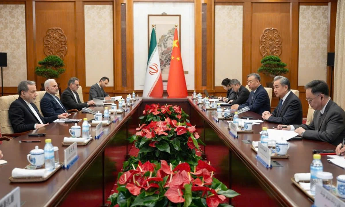 Eo biển Hormuz dậy sóng, Trung Quốc tìm cách “giữ lửa”