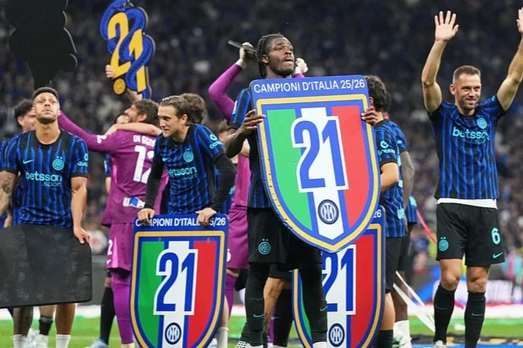 HAGL rộng cửa trụ hạng, Thể Công Viettel hụt hơi trong cuộc đua vô địch; Man Utd giành vé dự Champions League