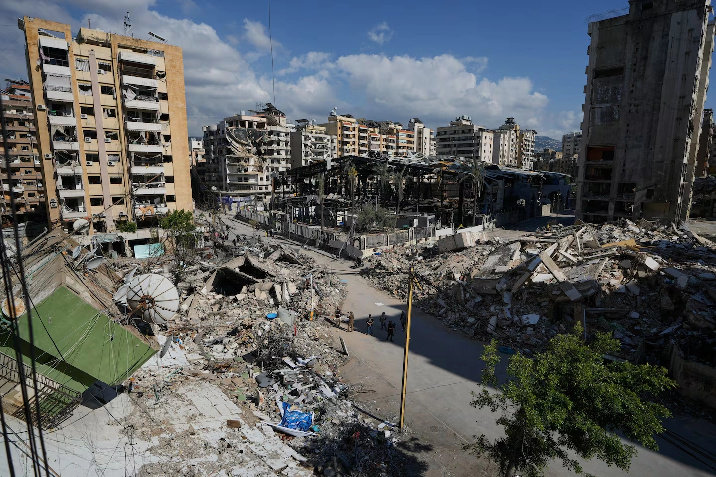 Israel không kích thủ đô Beirut (Lebanon) bất chấp lệnh ngừng bắn