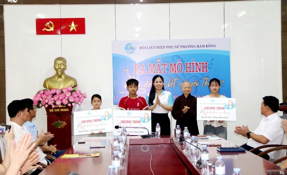 Phụ nữ phường Hàm Rồng ra mắt mô hình mẹ đỡ đầu trẻ mồ côi