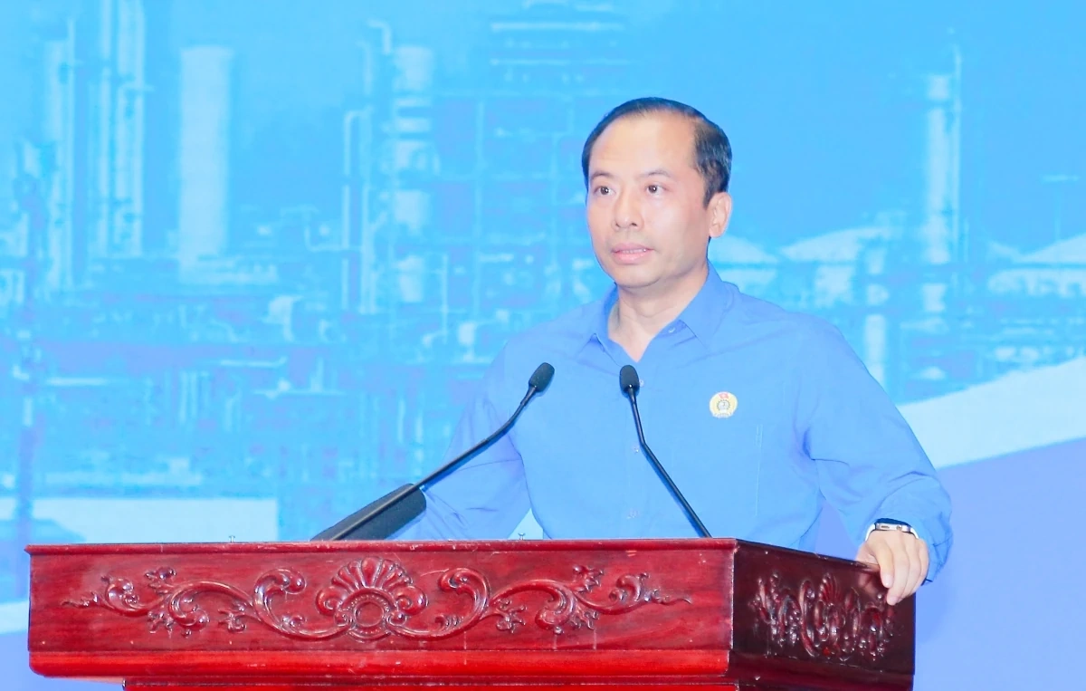 Lãnh đạo tỉnh đối thoại với công nhân: Lắng nghe để đồng hành