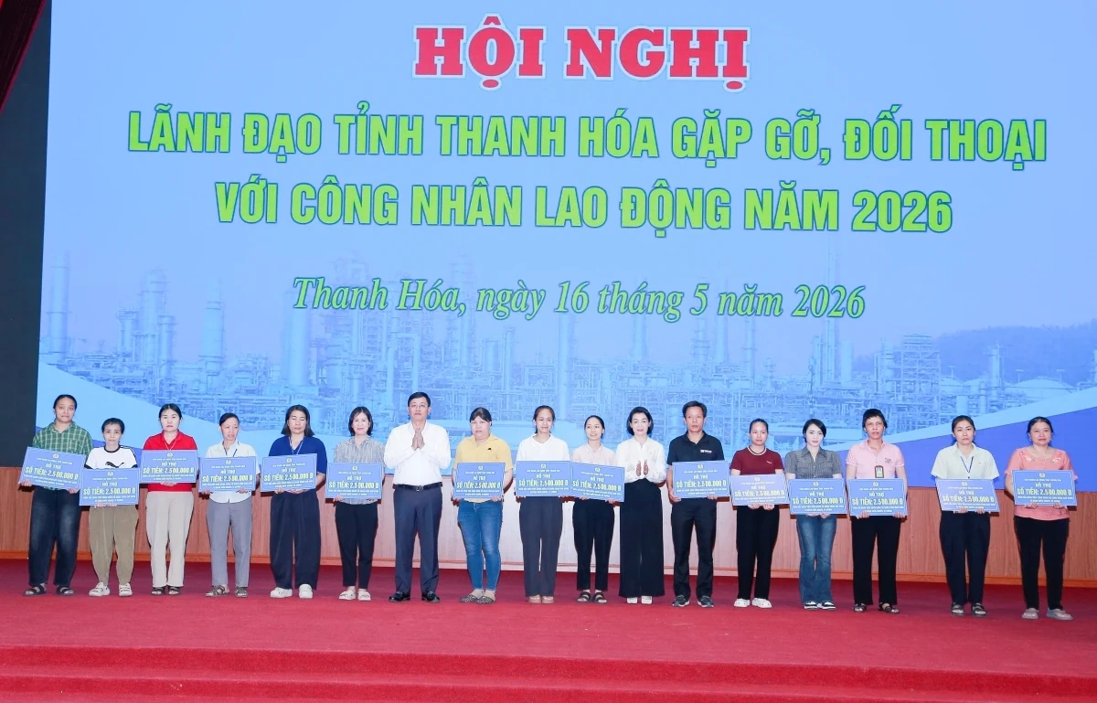 Lãnh đạo tỉnh đối thoại với công nhân: Lắng nghe để đồng hành